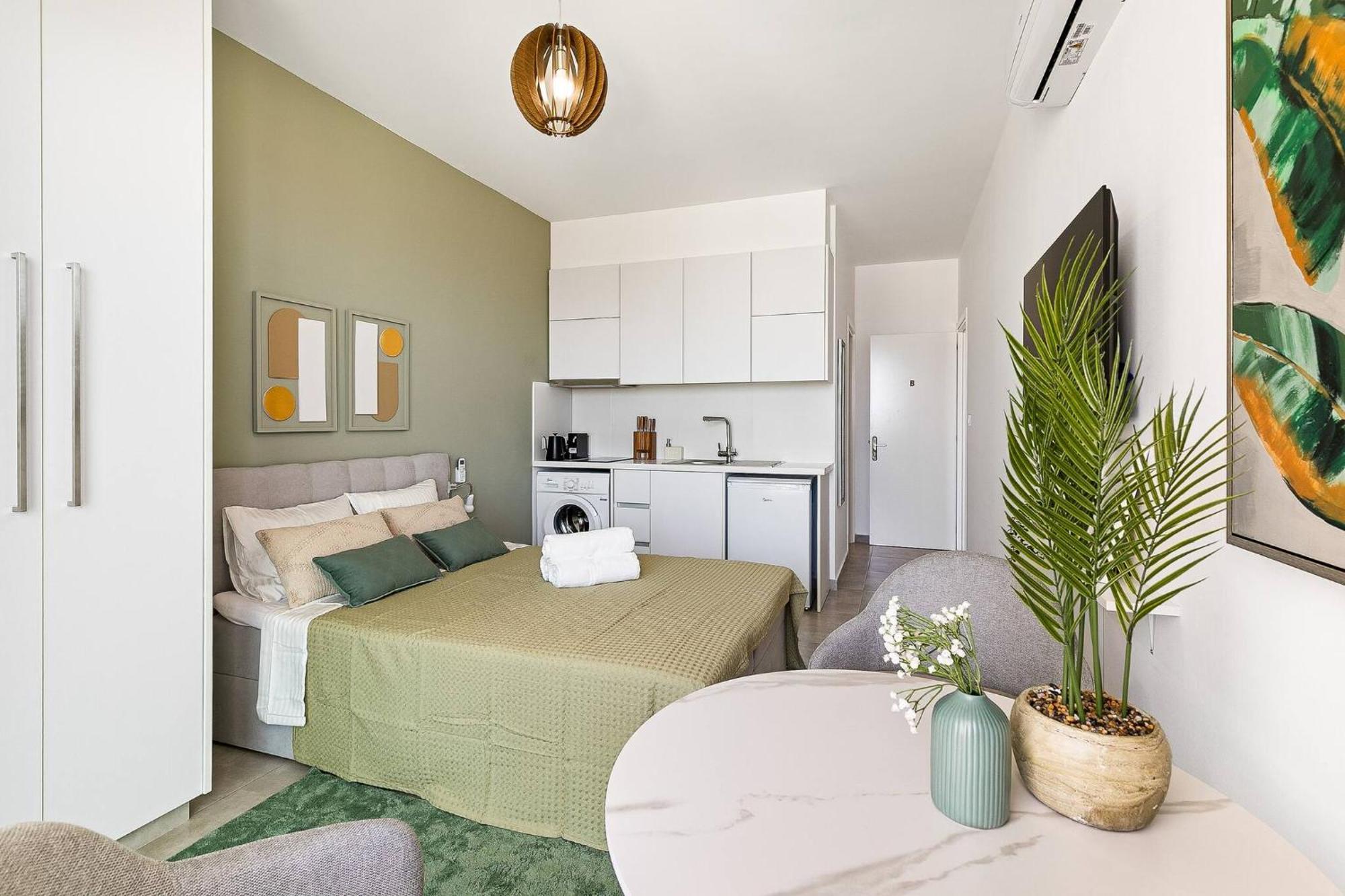 New Olive Nest + Sauna & Pool Apartment